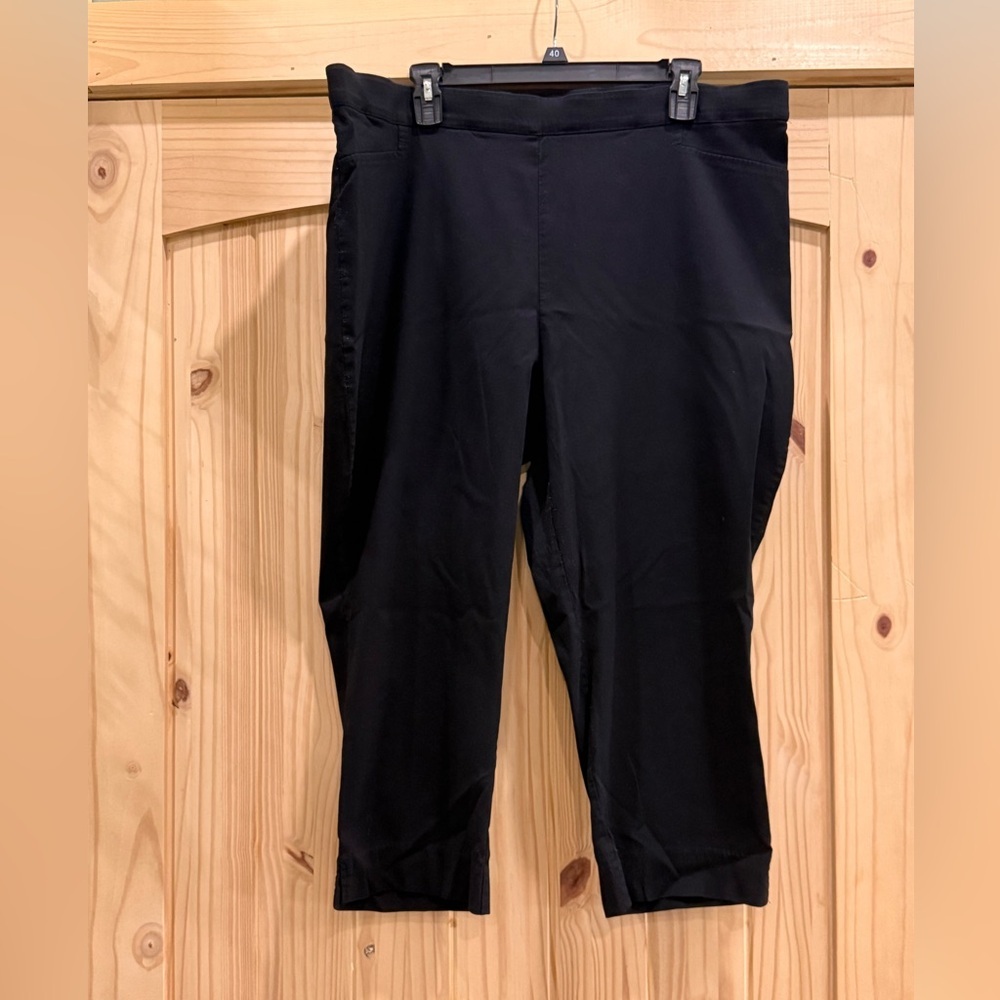 Women's Worthington Black Capris